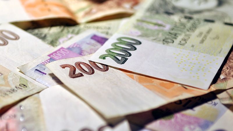 Žena chtěla pomoci v těžké situaci, přišla o bezmála 2,5 milionu korun